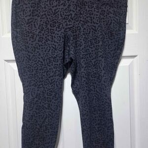 Torrid Pixie Women's 2R black cheetah print pants
